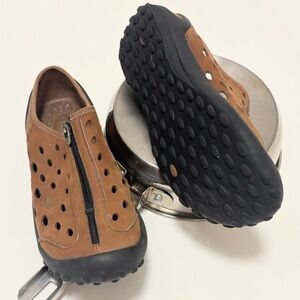 Privo Clarks Women’s Brown Tan Suede Leather Hiking Shoes Casual Loafers 5.5